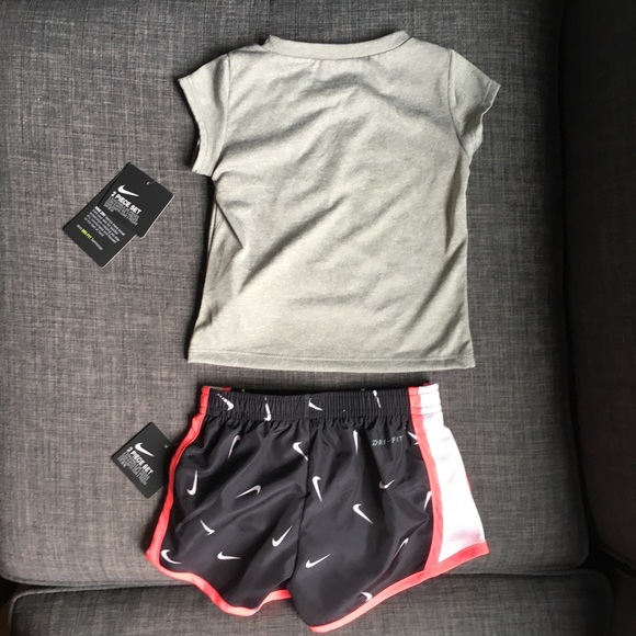 Nike Toddler Girl Set - Picture 4 of 6